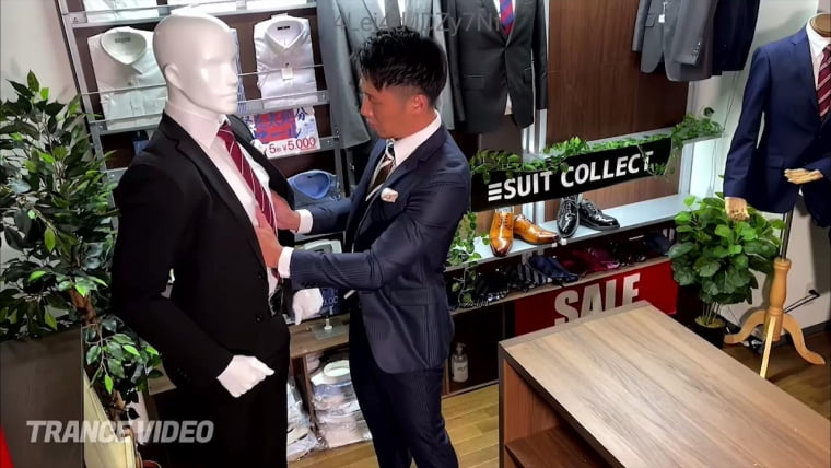 The love between a man in a formal suit and a plastic mannequin's giant penis - Wanke Video