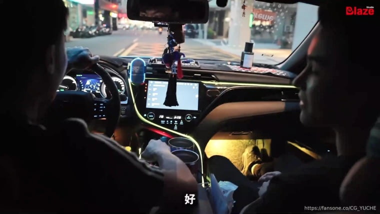 Taiwanese taxi takes you home for fun-Youchen & Reitaro——Wanke Video